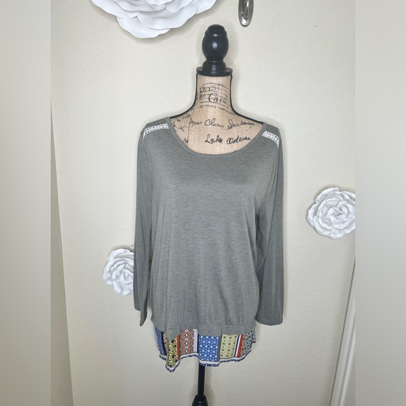 NTM: Kori America Mixed Media Long Sleeve Gray Top with Crochet Shoulder Sz L - Picture 1 of 14